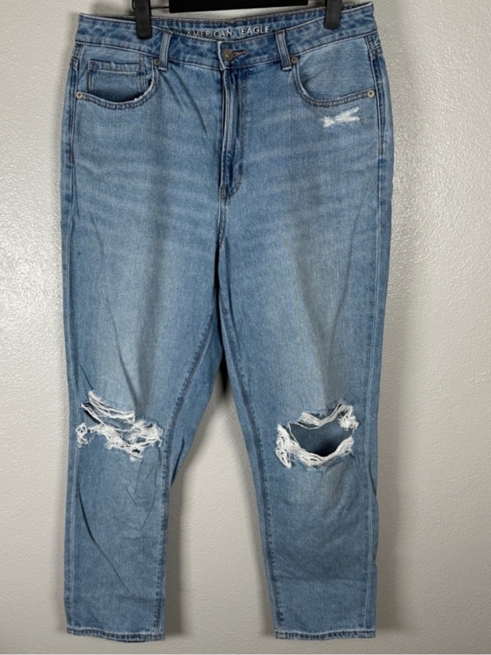 American Eagle Mom Jeans Womens Size 12 Light Wash Blue Distressed Ripped Denim